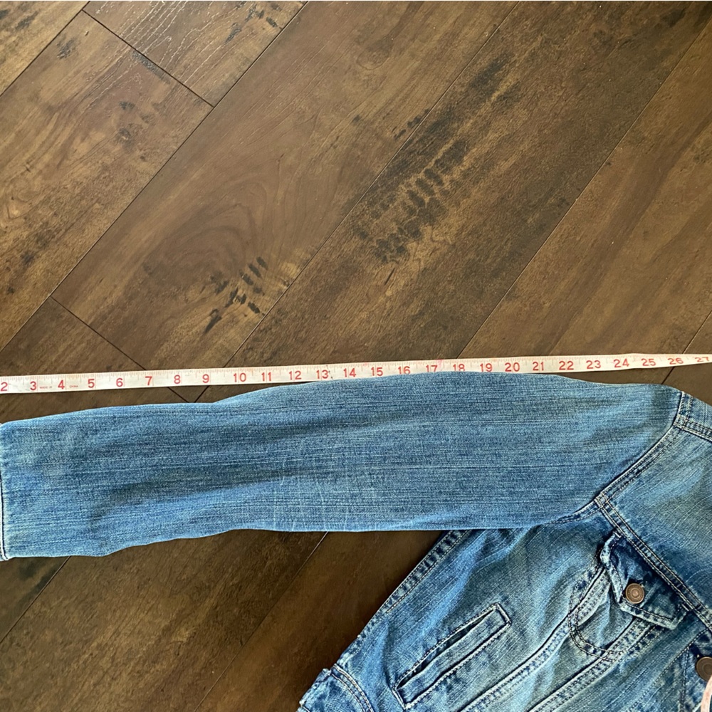 AE Jean Jacket Size Medium - Picture 5 of 9